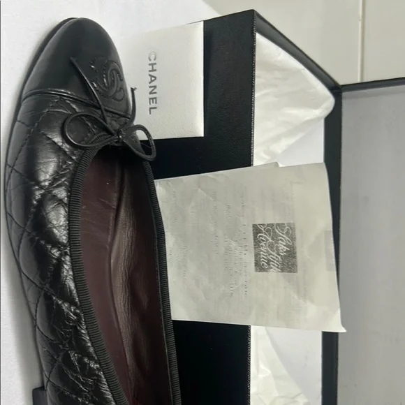 CHANEL Black Flats with Bow Accent - Picture 5 of 7